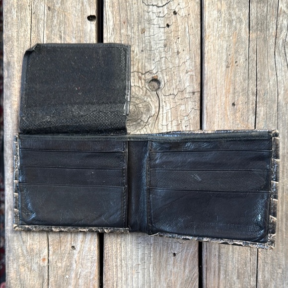 Black Crocodile Embossed Card Holder - Picture 3 of 14